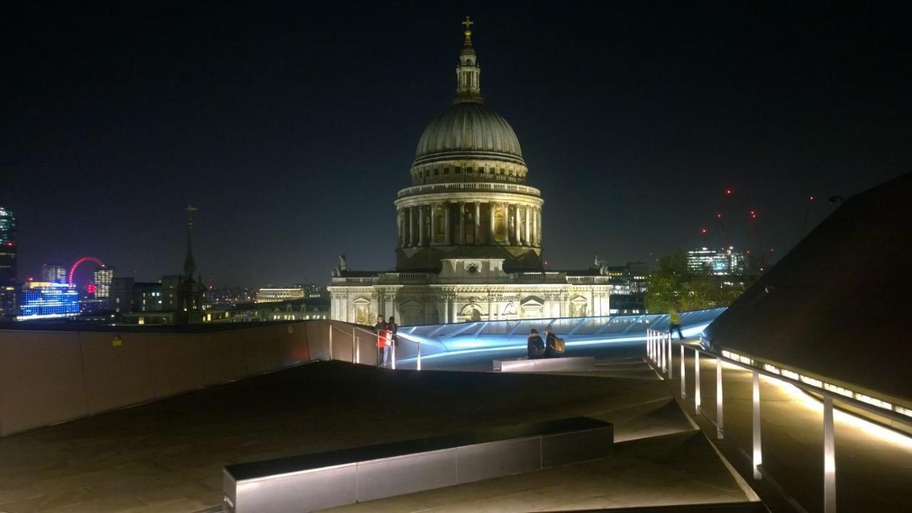 Modern In Central By River Thames