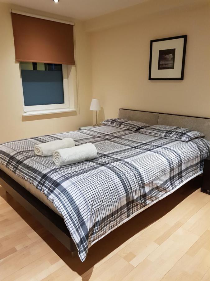 Morden In By River Thames Apartment *